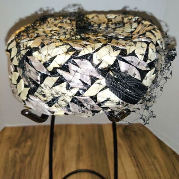 Vintage Sears Millinery Black & White Woven Round Pillbox Hat w/Net 8"in Around. - Picture 1 of 6